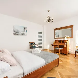Apartament Metro Zacisze Fausta House With Garden, Warszawa
